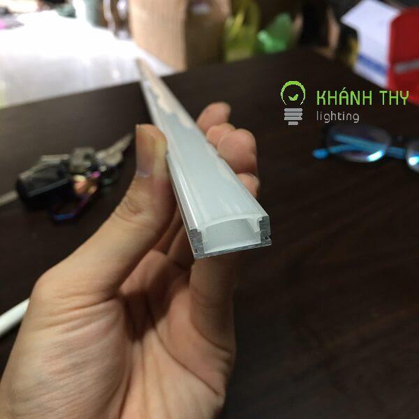 Đèn led thanh nhôm lắp nổi KT 509, chuyên lắp tủ, kệ trưng bày sản phẩm