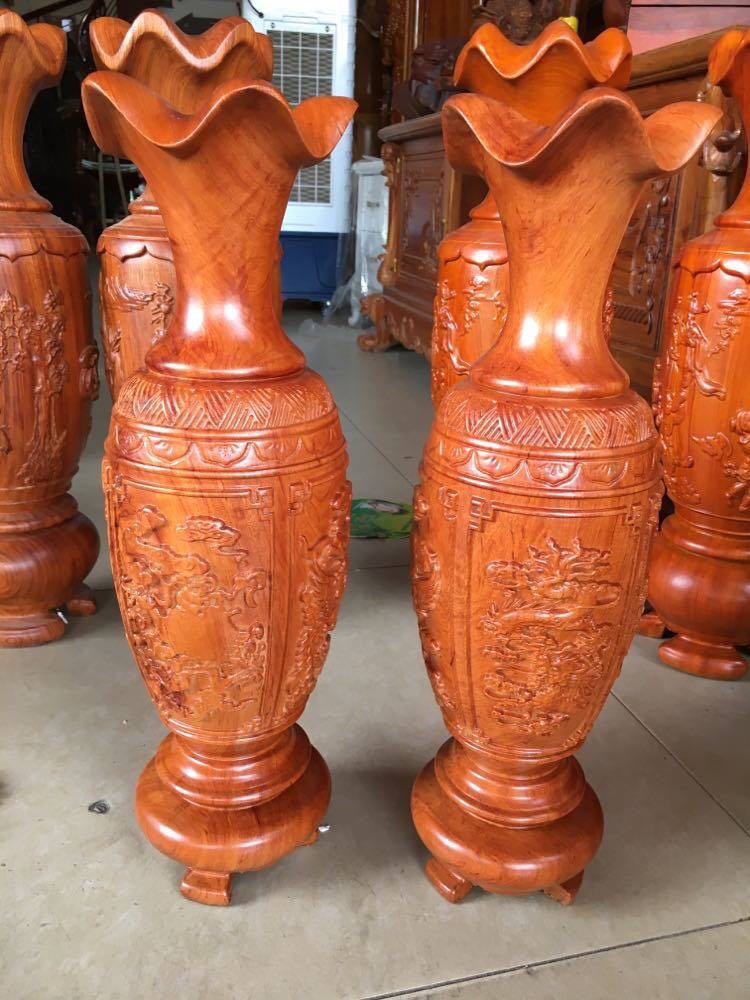 Cặp lục bình cao 50 cm, gỗ hương, chạm quanh thân, theo phong thủy lục bình dùng để hút tài lộc cho gia chủ