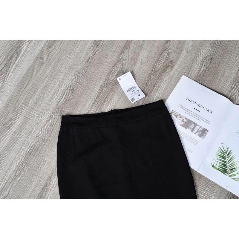 Chân váy bút chì xẻ sau, công sở