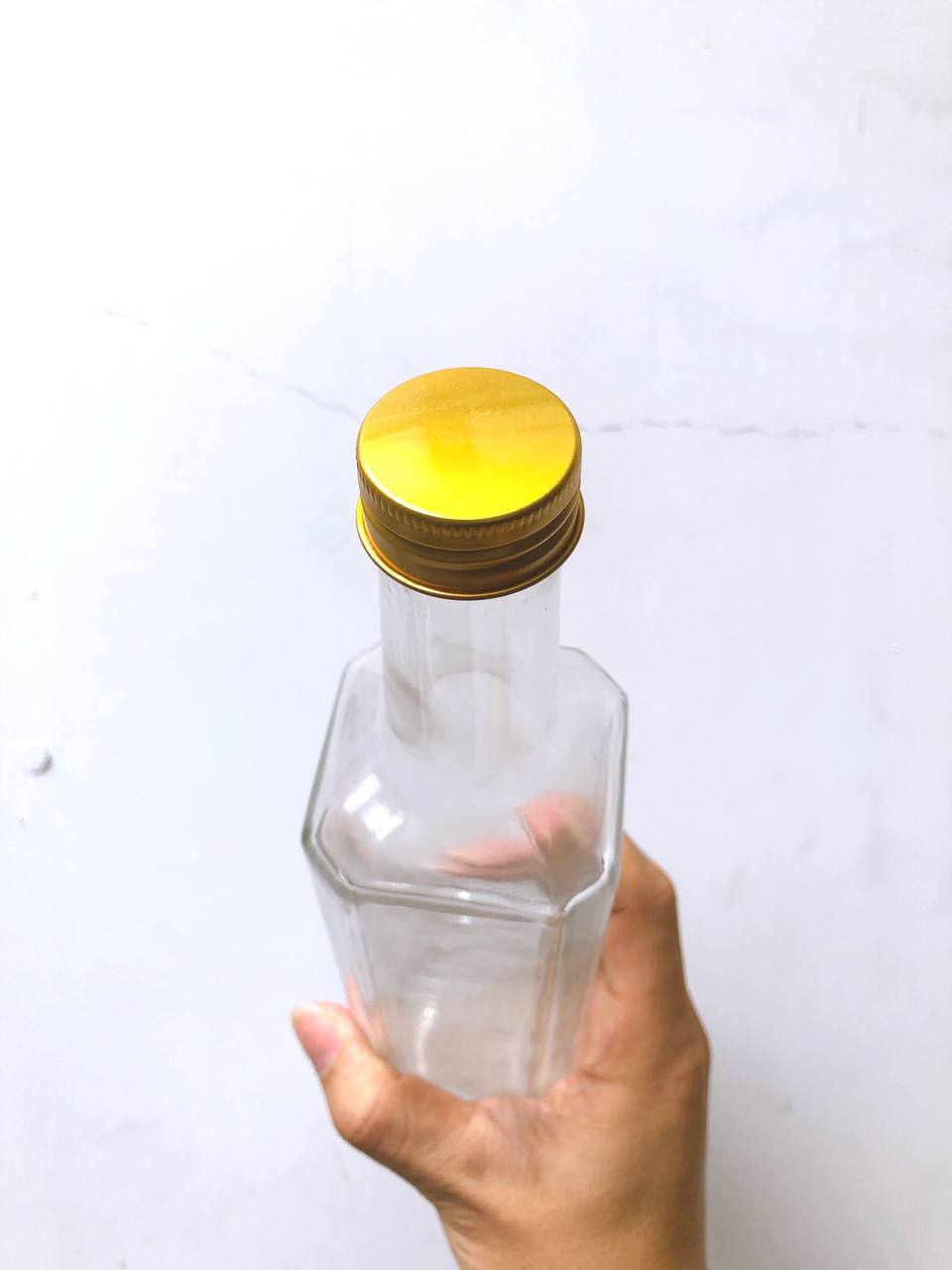 Chai thuỷ tinh vuông cổ tròn -Nắp vàng chống rỉ sét -500ml-NAUS DECOR