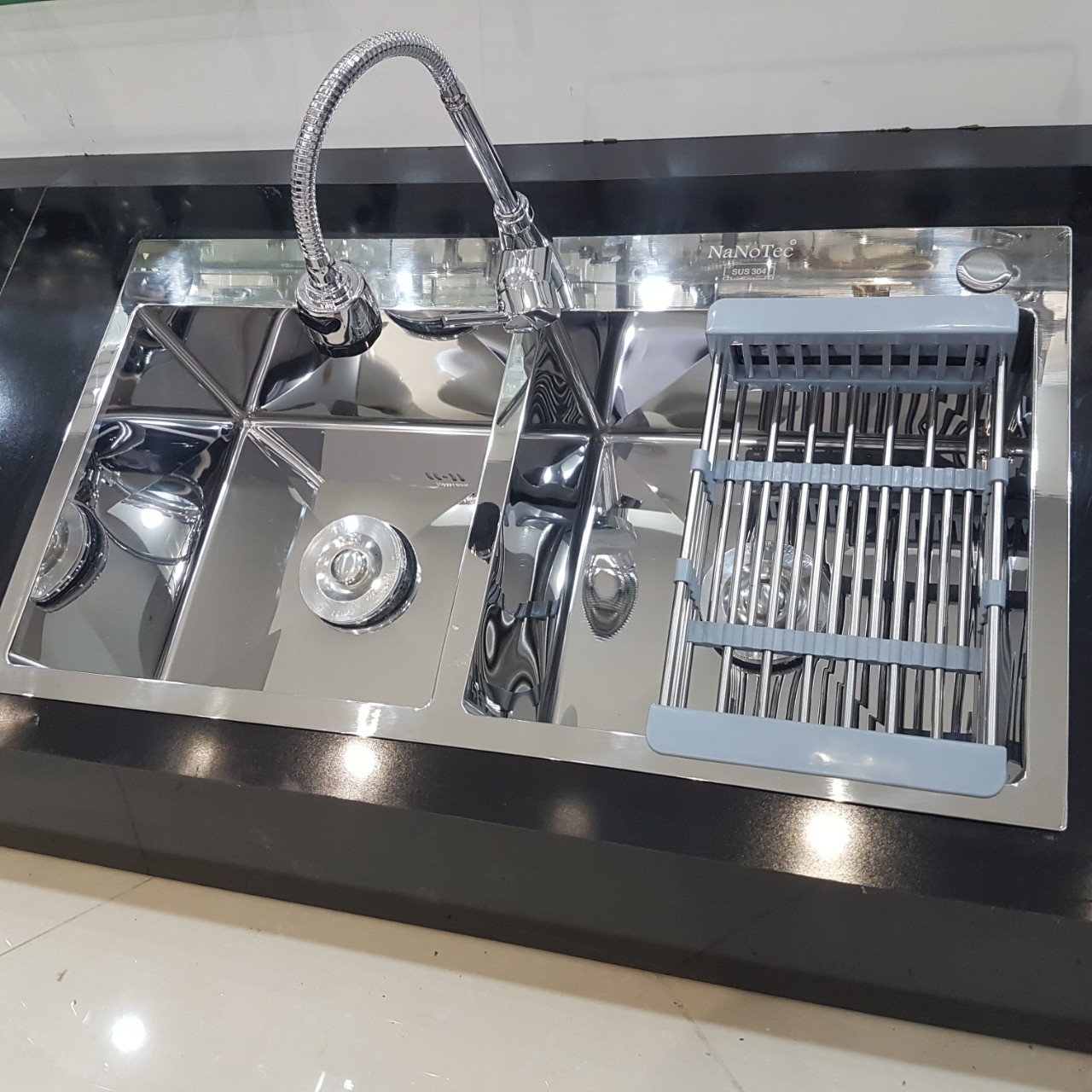 Chậu Rửa Chén Bát Inox Đúc Nano Siêu Bóng 304-8245 Tặng Kèm Vòi Rửa 2 Đường Nước nóng lạnh cao cấp Sunzin