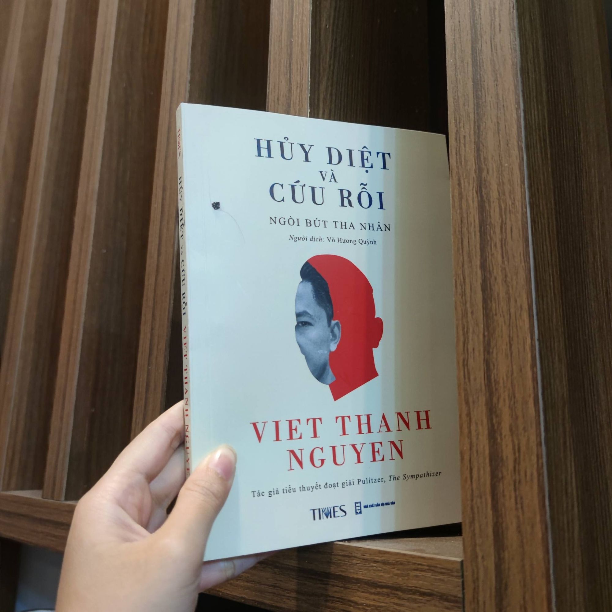 Sách Huỷ diệt và Cứu rỗi - Tác giả Viet Thanh Nguyen - TIMES