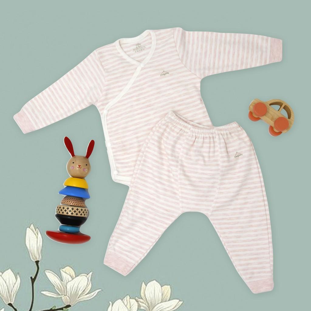 Set quần áo Bodysuit cài chéo giữ ấm ngực kèm quần rời Comfybaby 100% Cotton dày dặn cho bé từ 3 tháng đến 12 tháng