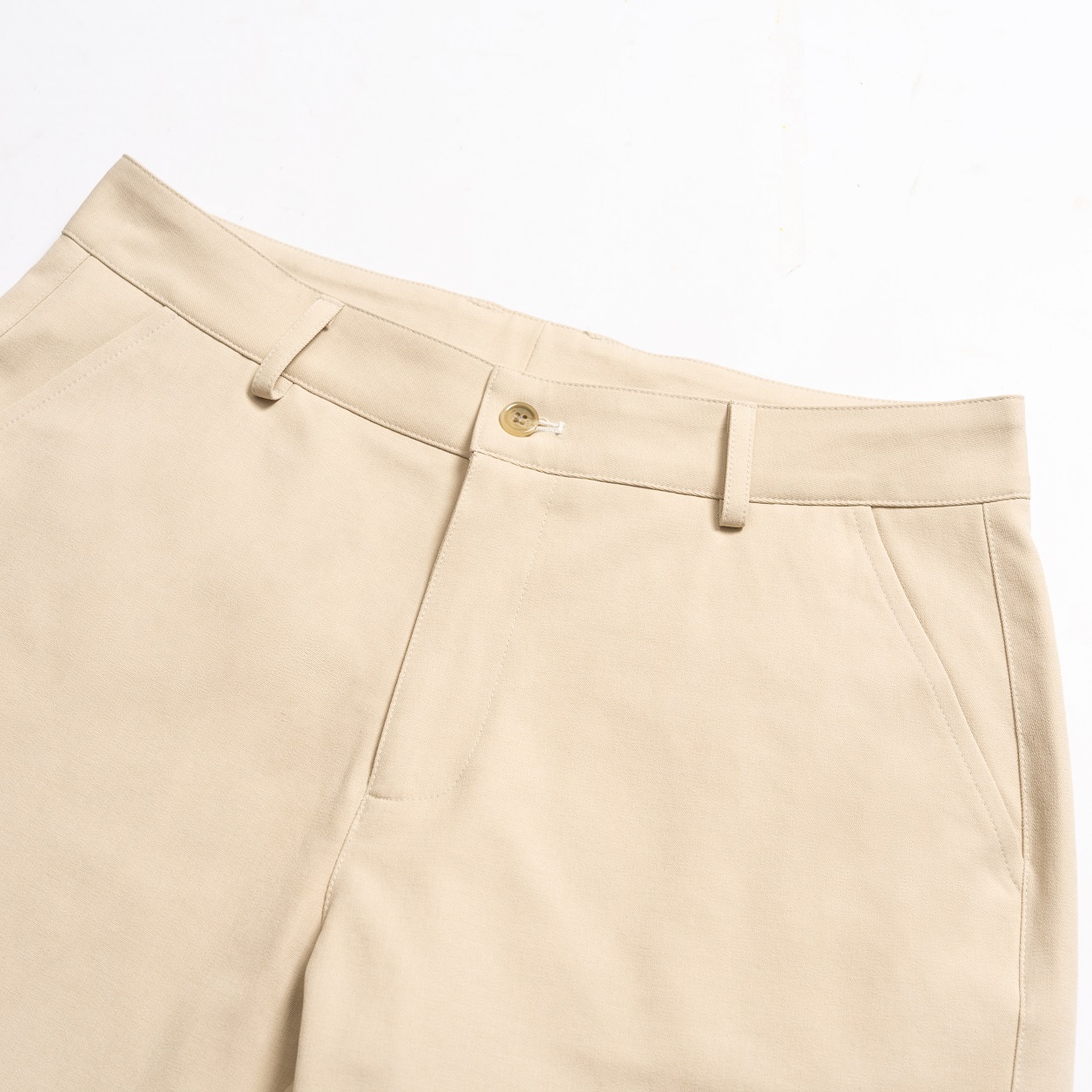 Quần Short Nam AVIANO Vải Kaki, Quần Đùi Nam Cạp Cúc Màu Basic