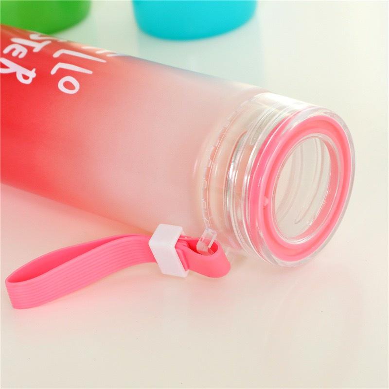 Bình Thủy tinh Hello nhiều màu sắc - Chai đựng nước mát, sinh tố có dây đeo trẻ trung