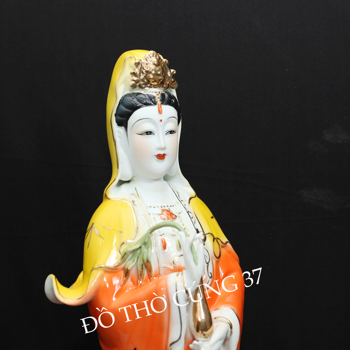 TƯỢNG QUAN ÂM ĐỨNG NGŨ SẮC - MEN SỨ