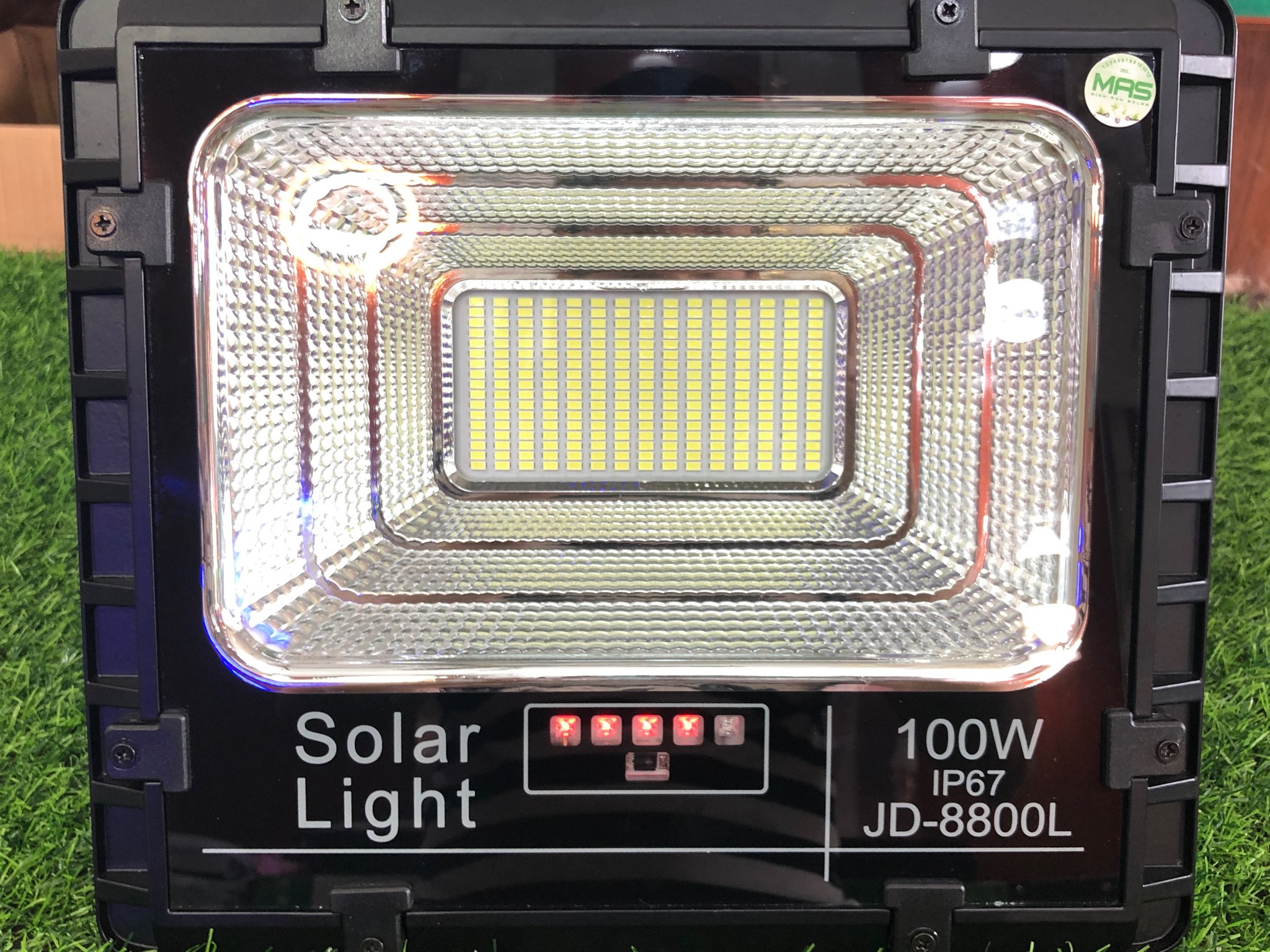 Đèn năng lượng mặt trời THẾ HỆ MỚI chính hãng JINDIAN JD-8800L -Hàn Quốc