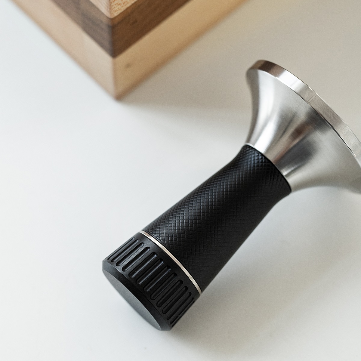 Tamper nén cà phê 2 trong 1 có kim khuấy đảo cà phê 58.3mm CAFE DE KONA