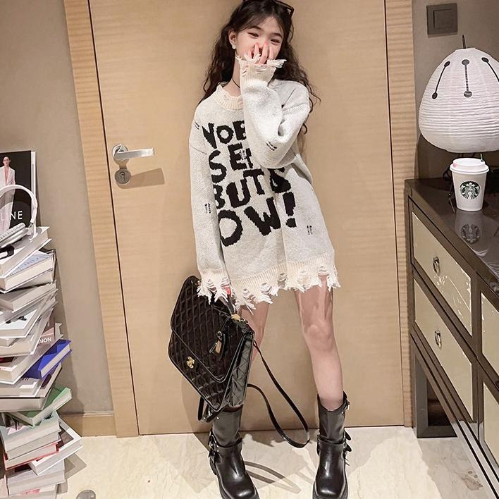 Áo len nữ Montoghi dệt kim DÁNG DÀI IN CHỮ phối RÁCH LAI TUA phom rộng siêu hot