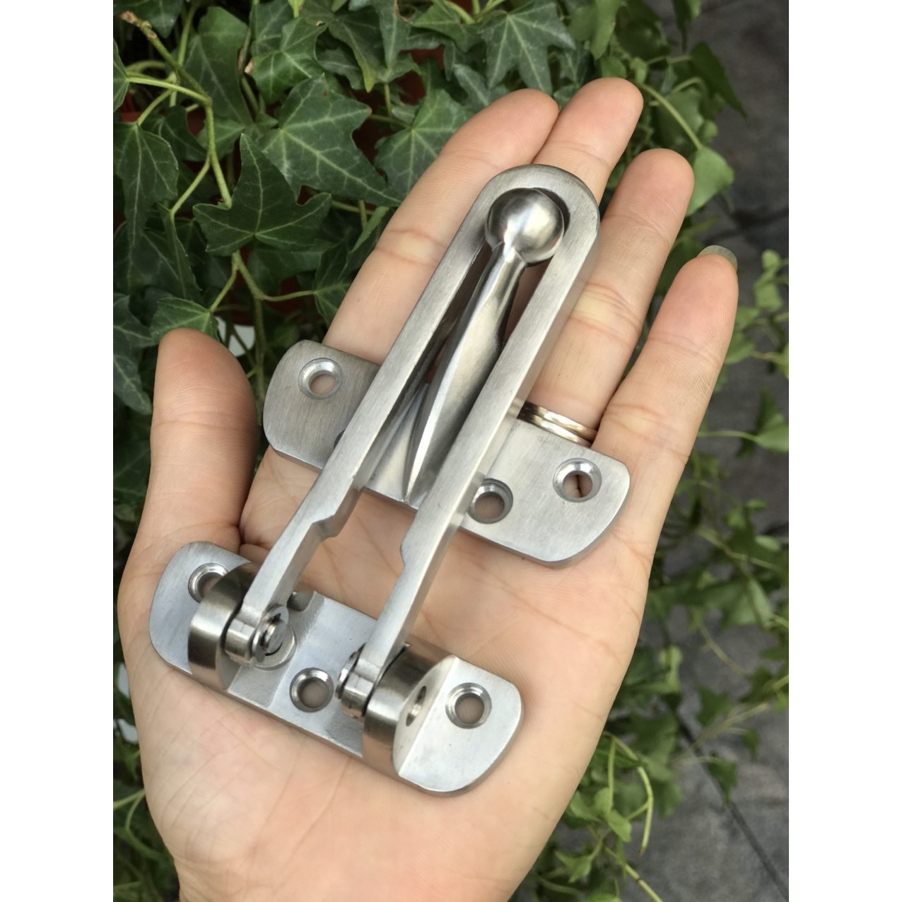 Chốt an toàn mở hé cửa inox 304 đúc dày 1cm