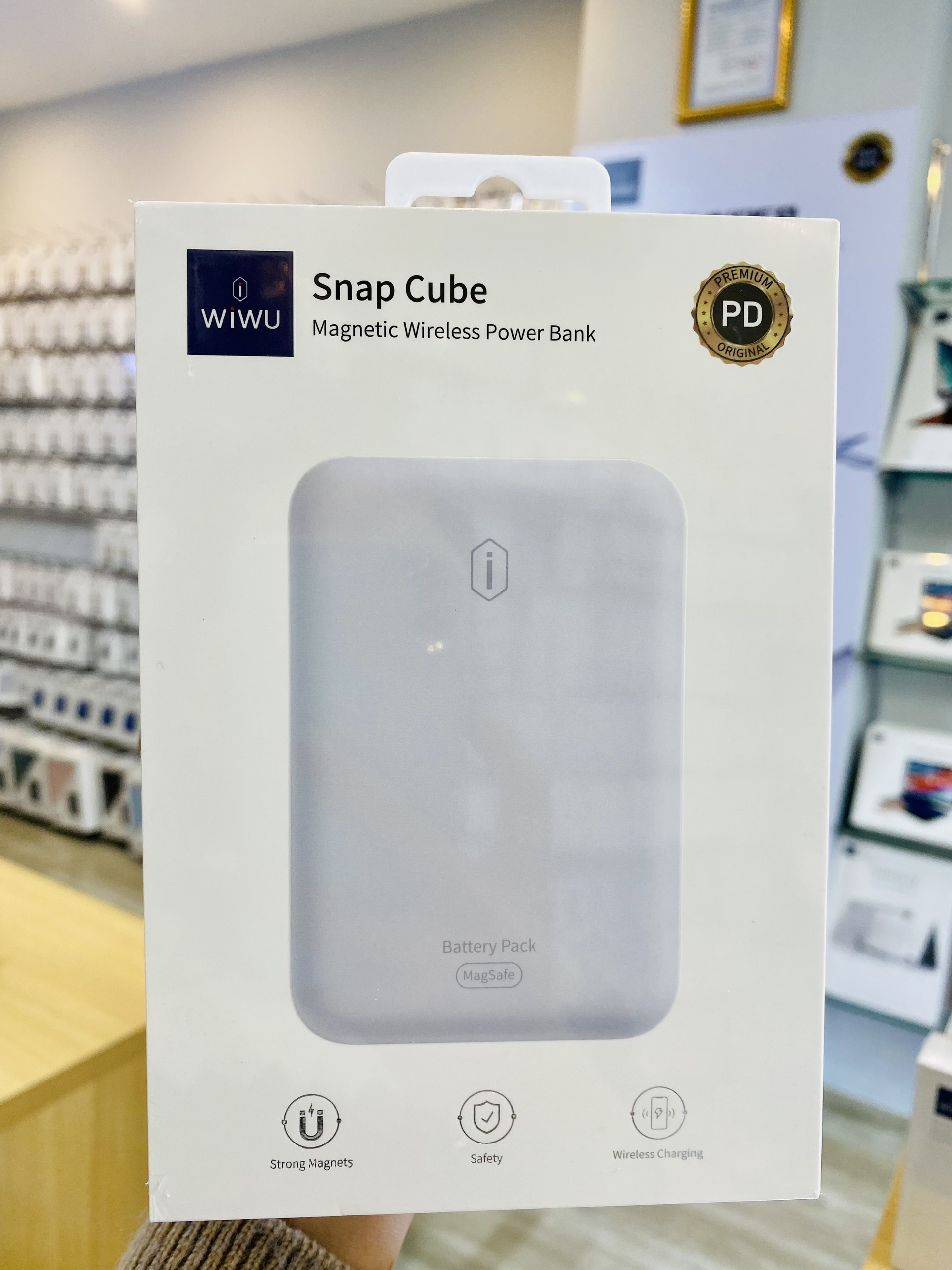 Sạc Nhanh Không Dây Wiwu Snap Cube 5000mAh Dành Cho Iphone 12, Iphone13 Hít Nhanh, Mỏng Nhẹ - Hàng Chính Hãng