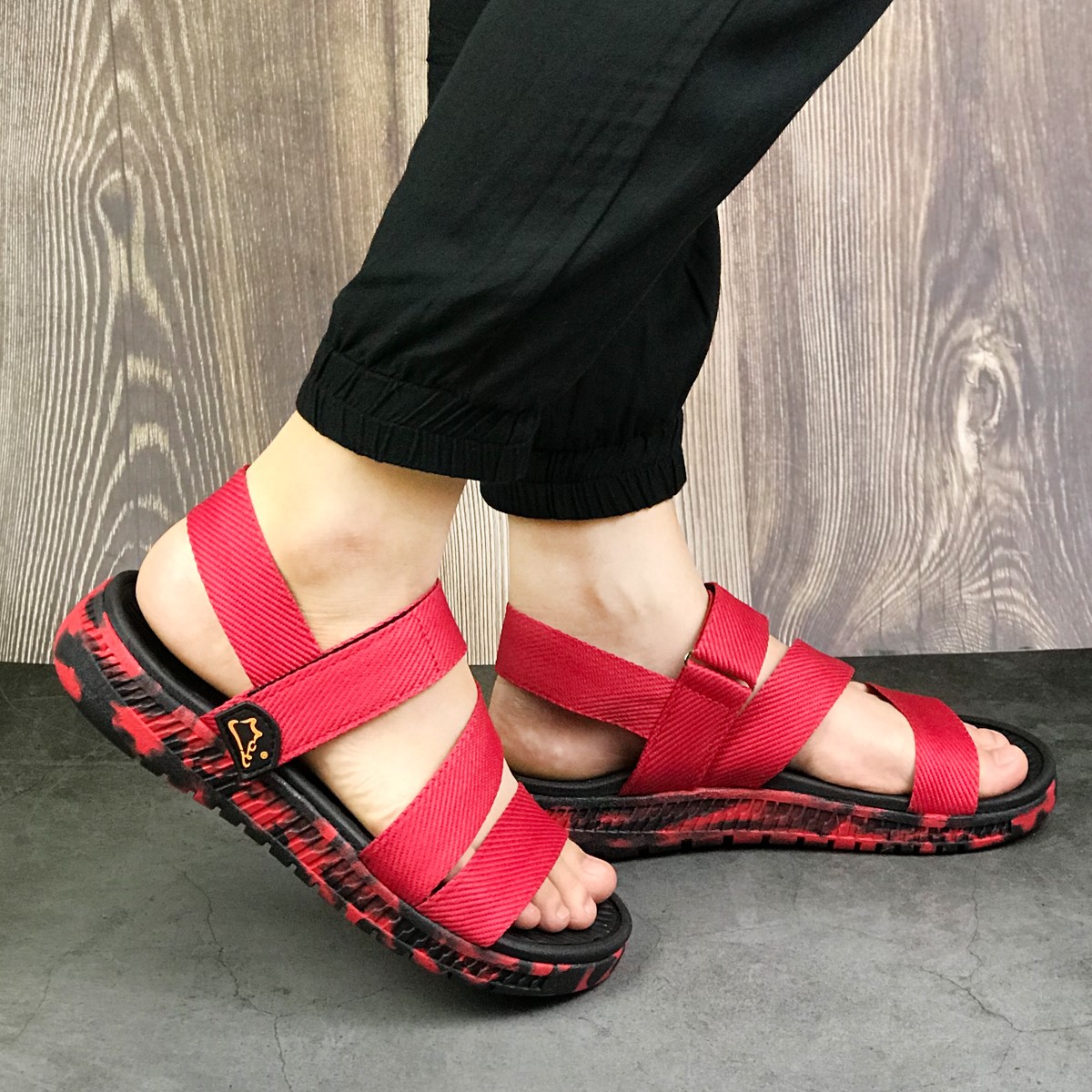 Giày sandal nữ siêu nhẹ hiệu MOL thích hợp mang đi học MS2RB