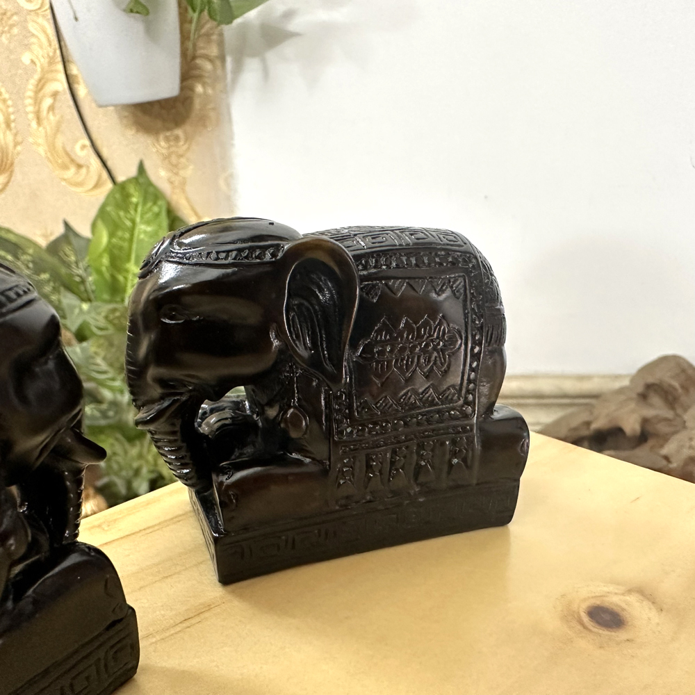 Cặp 2 tượng voi đá phong thủy trang trí dáng vòi voi hướng xuống ý nghĩa cầu Thọ - Cao 6cm - Nâu đen
