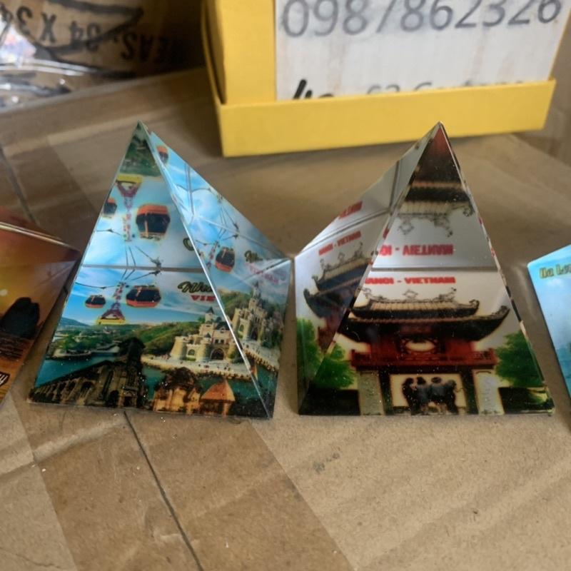 1 kim tự tháp pha lê