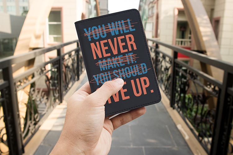 Bao Da Hộ Chiếu / PASSPORT Mika Nhộng NEVER GIVE UP-001-003-P - Đen