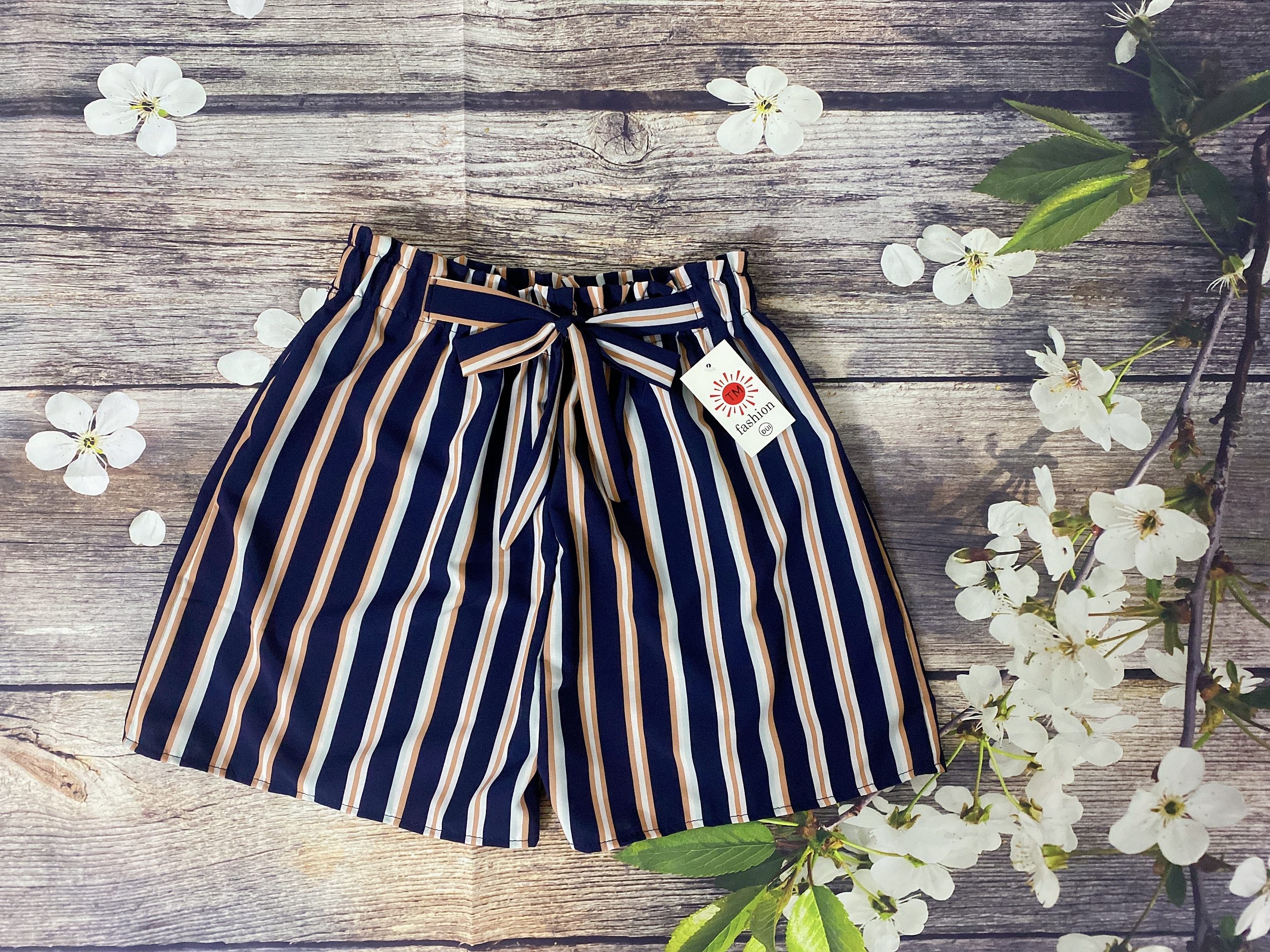 Quần Đùi Nữ Kẻ Sọc Cột Nơ Lưng Cao, Siêu Đẹp, Vải Mềm Mịn, Thoải Mái