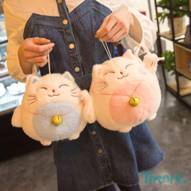 Thú bông mèo may mắn dơ tay lông xù