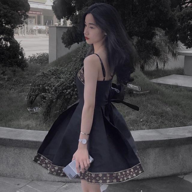 Đầm viền thêu Voya