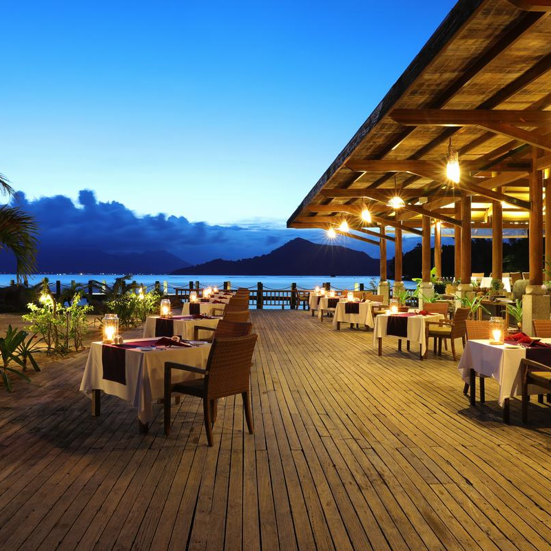 L'Alya Ninh Vân Bay 5*. Trọn gói nghỉ dưỡng 4N3D. Bao Gồm Full Bữa Ăn Hằng Ngày. Dịch vụ Cano Đón Tiễn.  Miễn Phí Trà Chiều & Trái Cây Tươi. Cùng Nhiều Tiện Ích Hấp Dẫn.