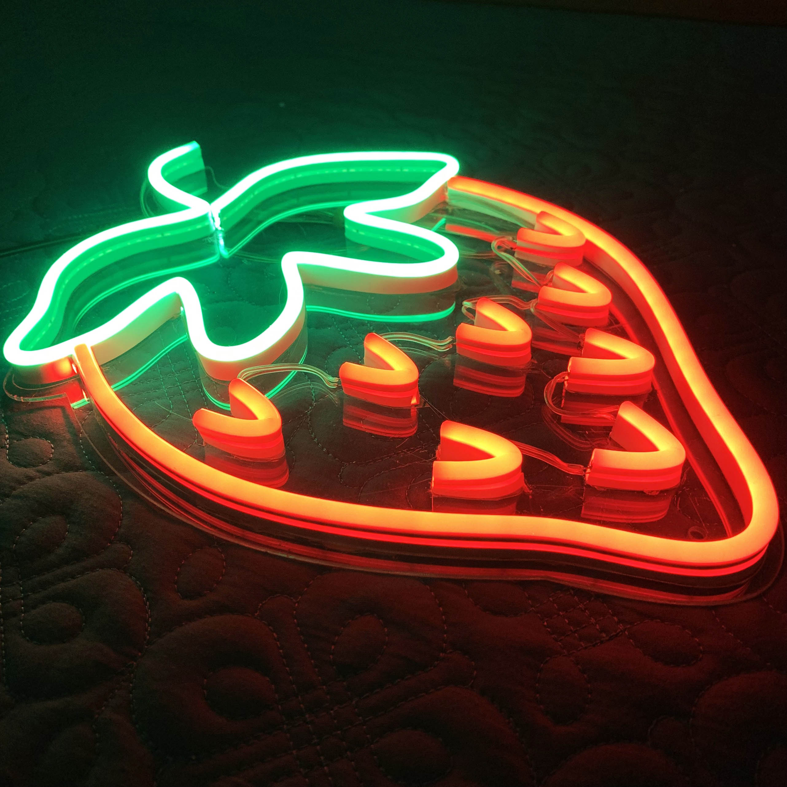 Đèn led neon hình quả dâu tây