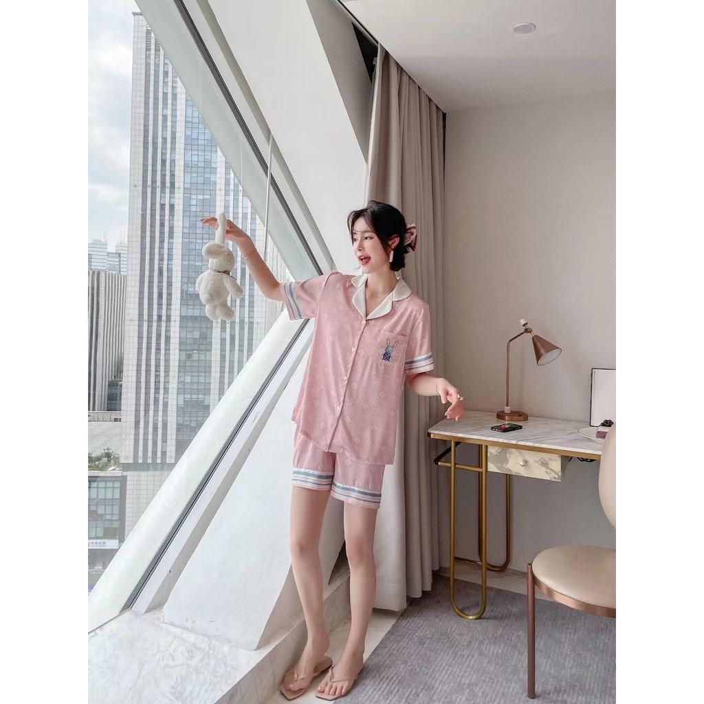 Bộ pijama lụa màu hồng họa tiết con thỏ