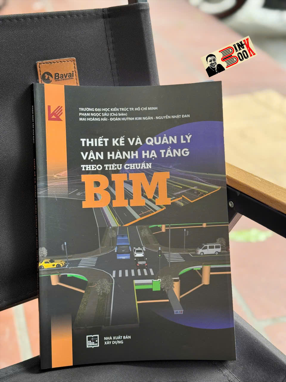 THIẾT KẾ VÀ QUẢN LÝ VẬN HÀNH HẠ TẦNG THEO TIÊU CHUẨN BIM - NXB Xây Dựng