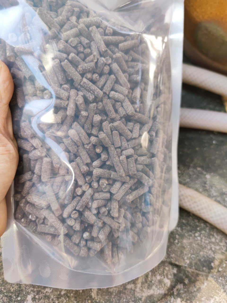 Gói 1kg - Phân đạm gà dạng viên nén cao cấp nhập khẩu từ Nhật Bản.