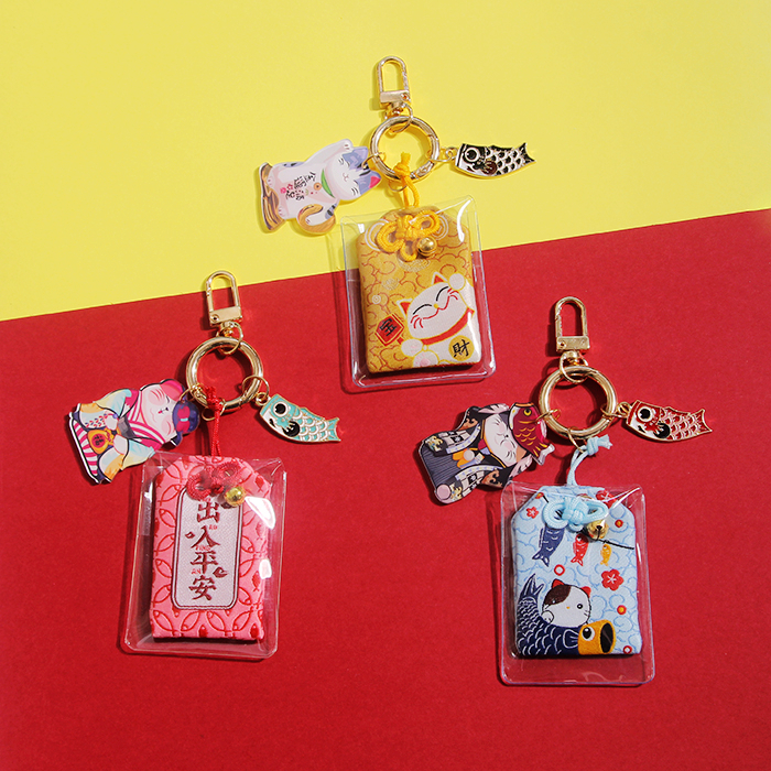 Móc khoá Túi phước Omamori bọc Mèo nhựa Cá chép - MK09 (1 móc, màu ngẫu nhiên)