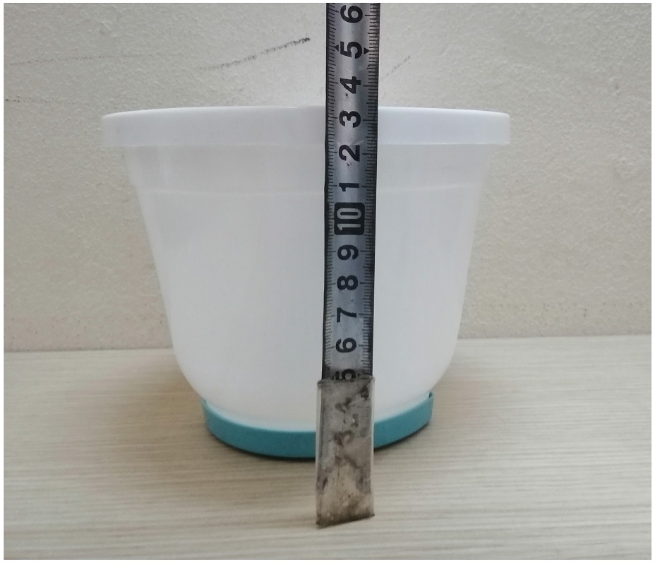 3 Chậu Kẹp Ban Công Trồng Hoa Cây Cảnh Nhiều Màu KT 16x13,5cm - Màu Ngẫu Nhiên