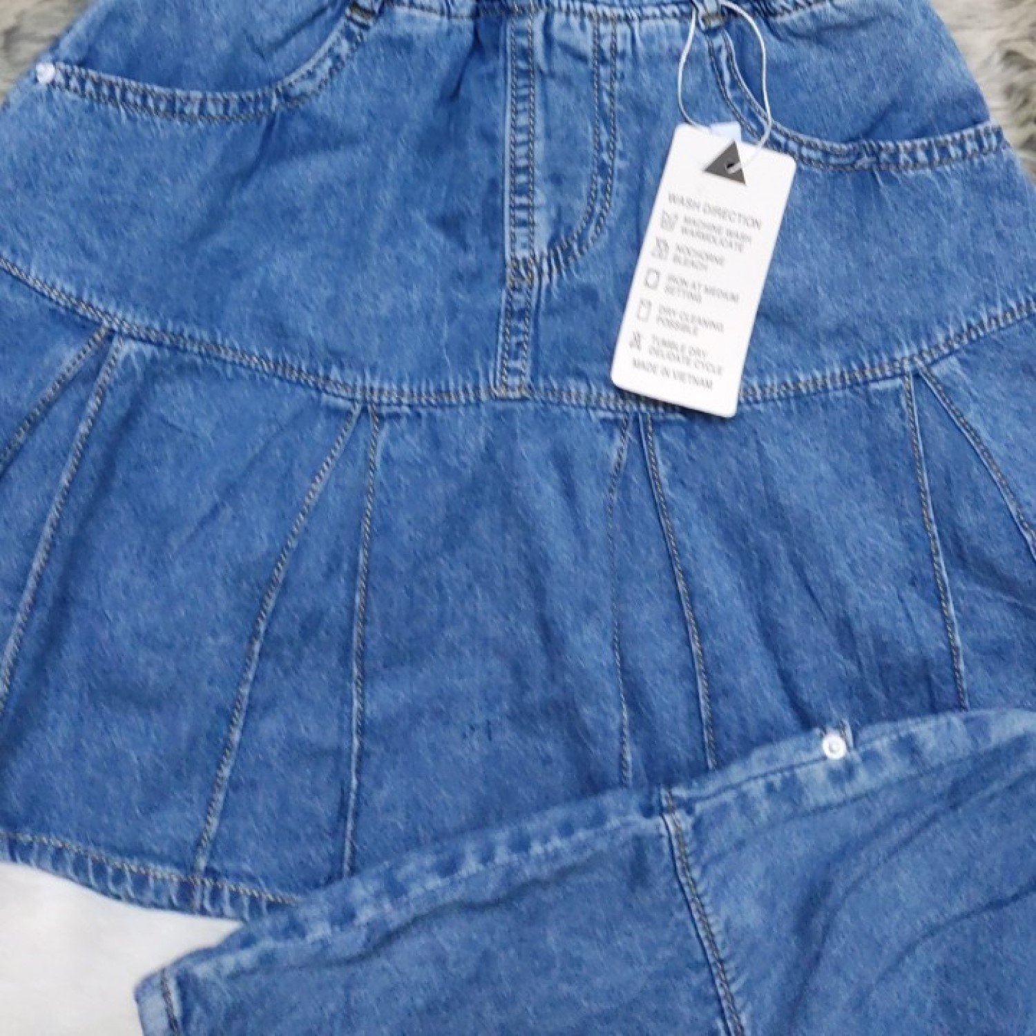 Q00000223 Váy jean xanh cao cấp, dáng xoè, xếp ly, có chíp rất xinh cho bé gái từ 7 tuổi