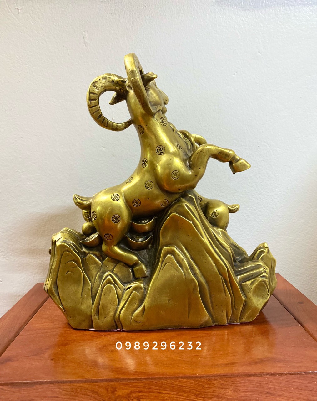 Tượng Dê tam dương khai thái bằng đồng vàng