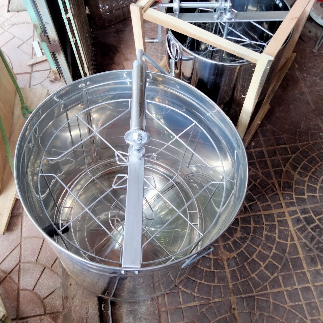 Thùng quay mật ong 4 cầu inox không nhiễm
