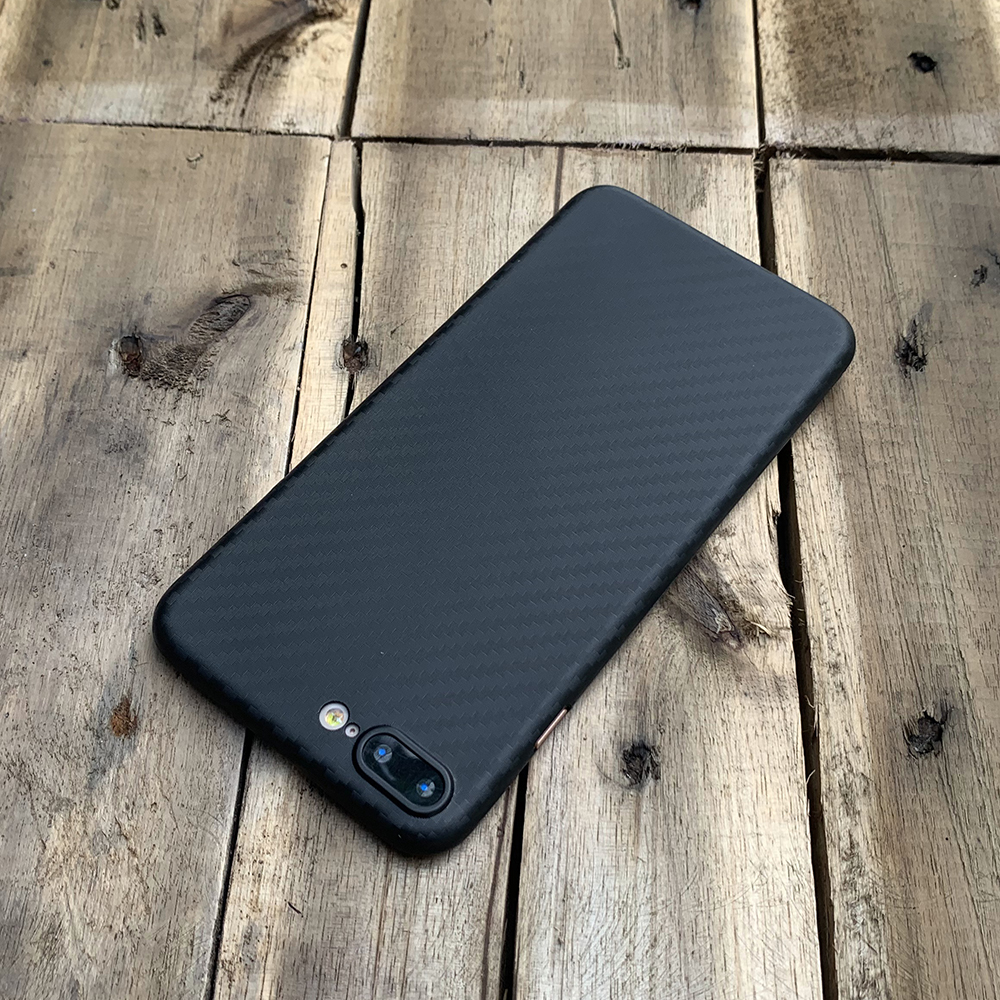 Ốp lưng siêu mỏng, vân carbon dành cho iPhone 7 Plus / iPhone 8 Plus - Màu đen