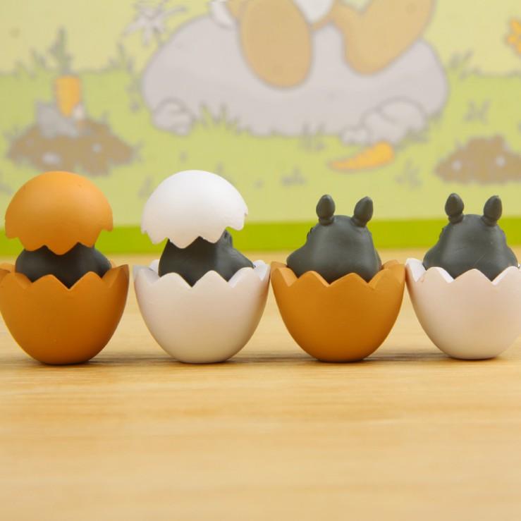 Mô hình Totoro ngồi trong vỏ trứng dùng trang trí tiểu cảnh, terrarium, móc khóa, DIY