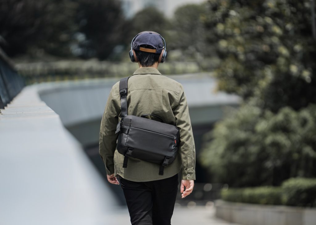 TÚI ĐEO VAI TOMTOC  URBAN CODURA SLING BAG TRAVEL & WORK 13.3-14.2″  -Hàng Chính Hãng