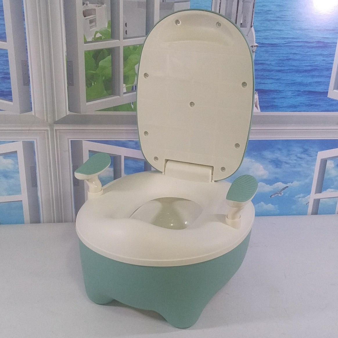 Bô vệ sinh an toàn chất lượng cho trẻ