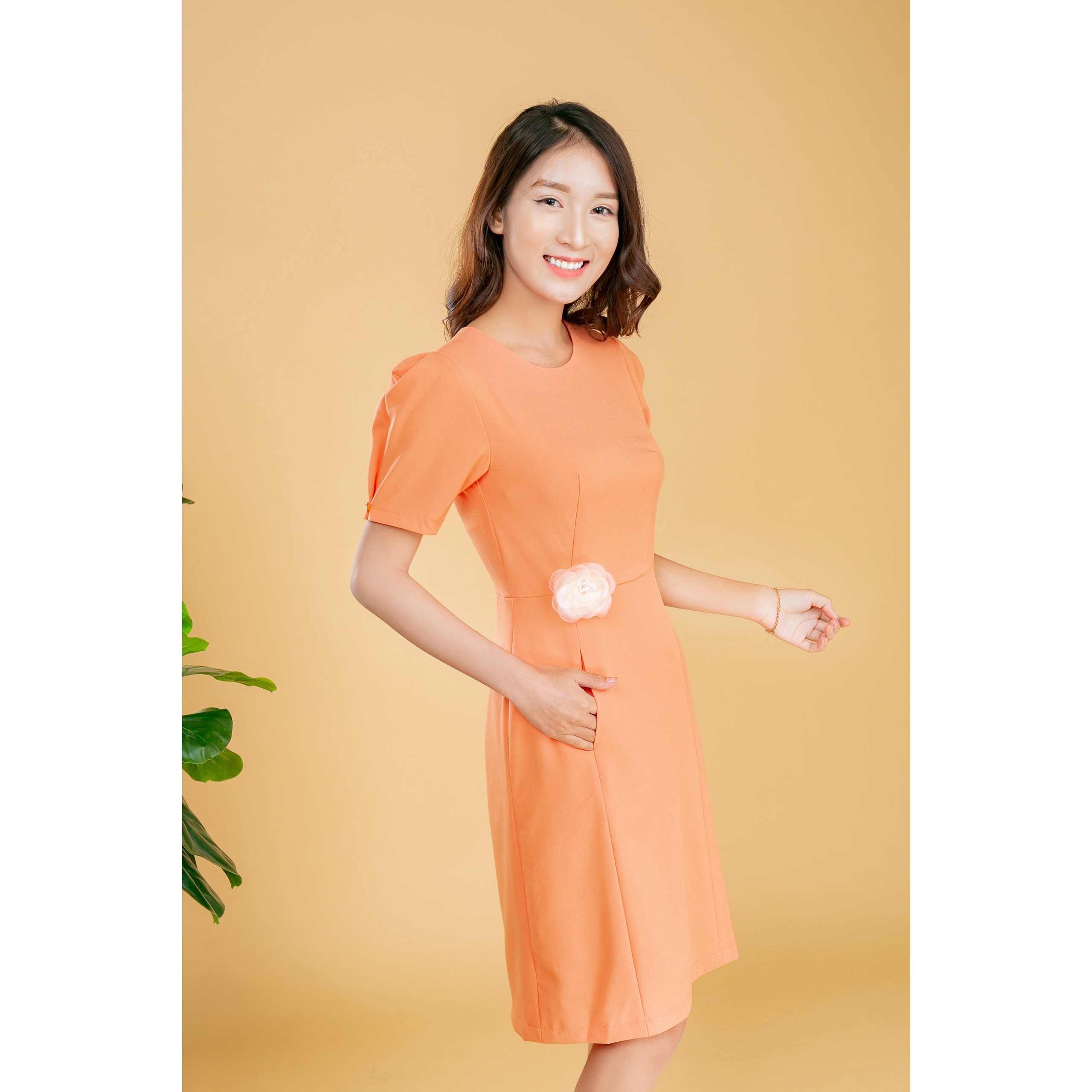 ĐẦM CÔNG SỞ CỔ TRÒN, TAY LỠ KÈM BÔNG CÀI