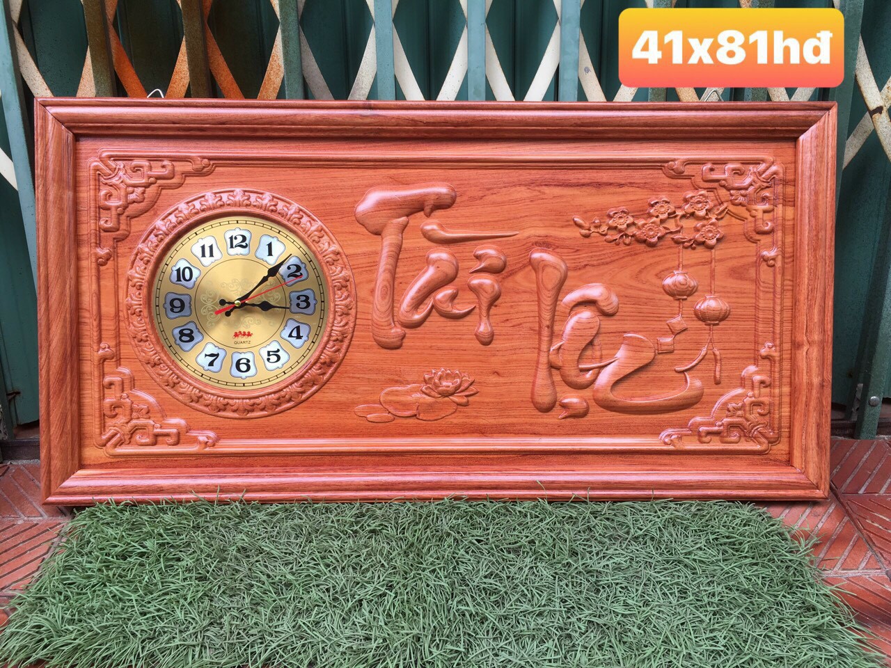 Đồng hồ treo tường chữ tài lộc bằng gỗ hương kt 41×81×3cm