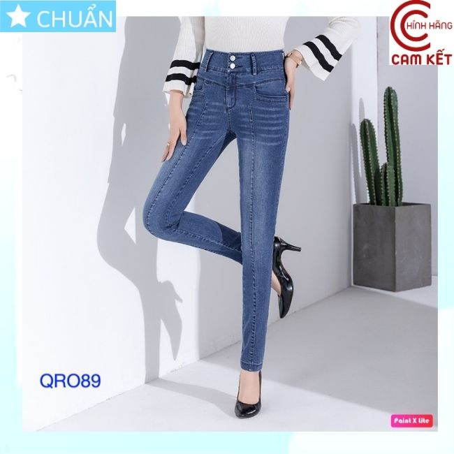Quần jean nữ ống ôm QRO89 ROSATA tại BCASHOP dáng dài, lưng cao 2 nút, phom chuẩn phối sọc ngang, chất liệu jean cao cấp - màu xanh