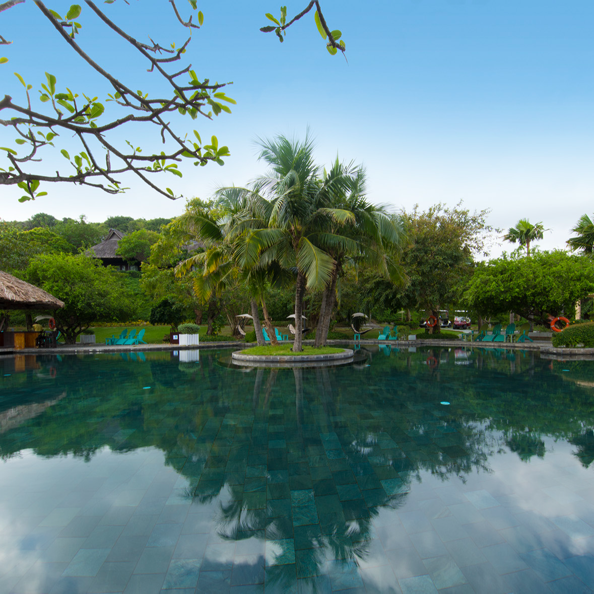 Gói 2N1Đ Tại Merperle Hòn Tằm Resort 5* - Ăn Ba Bữa. Miễn Phí Vé Khu Vui Chơi Sparkling Waves. Tặng Vé Tắm Bùn Dành Cho 02 Khách.