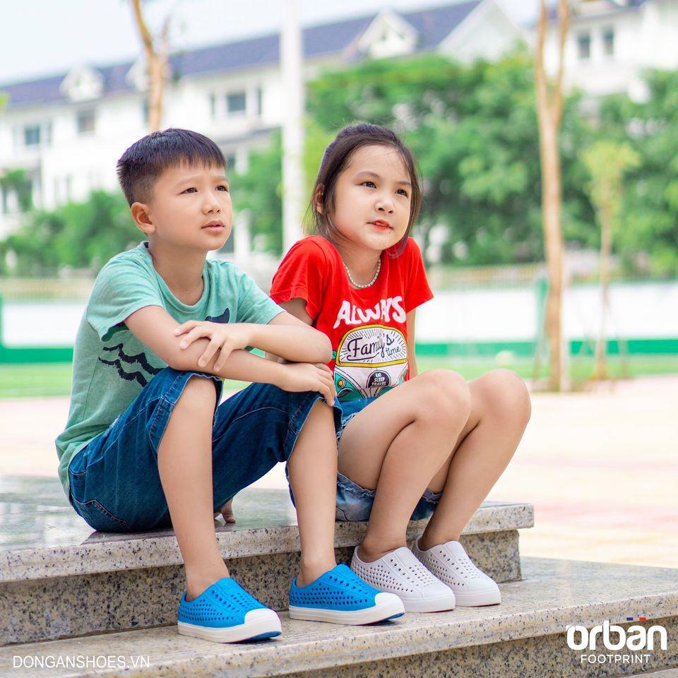 Giày trẻ em Urban cao cấp siêu nhẹ D2001 Hồng nhạt trắng