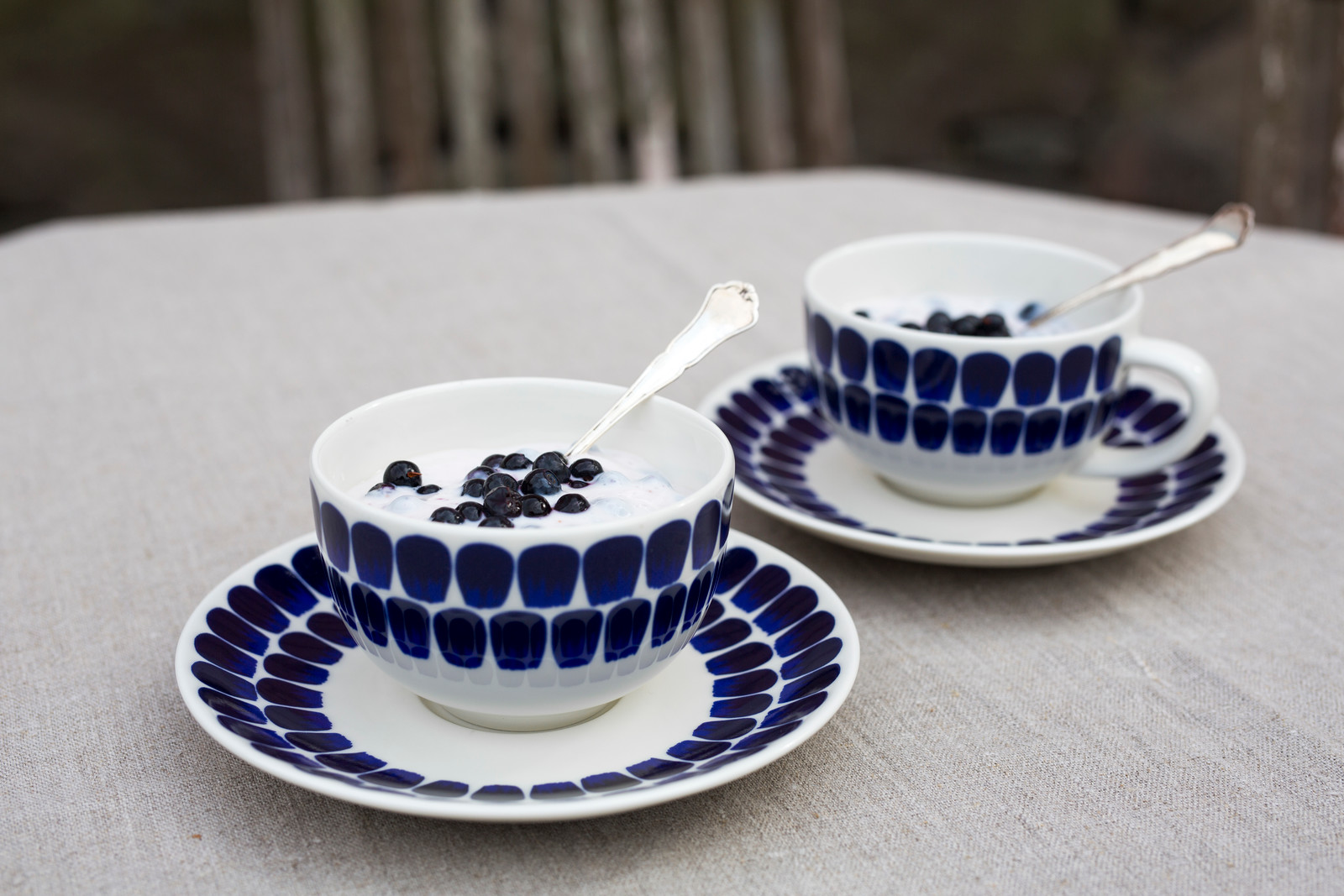 Đĩa sứ Tuokio Iittala, họa tiết xanh cobalt