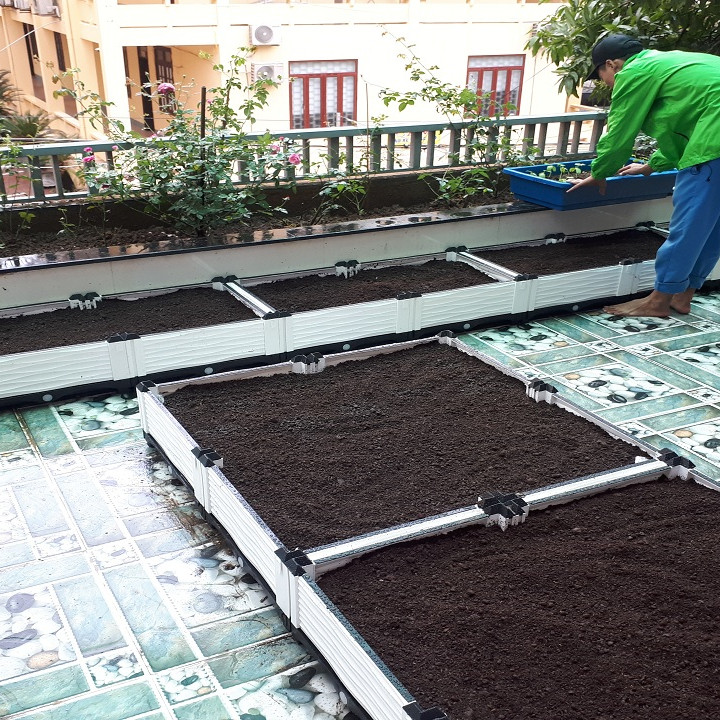 CHẬU GHÉP THÔNG MINH Cm: Bền từ 8-10 năm, phù hợp mọi cây trồng và không gian, Module tùy biến kích thước, an toàn, trọng lượng nhẹ, kết cấu chắc chắn, có khay trữ và thoát nước.
