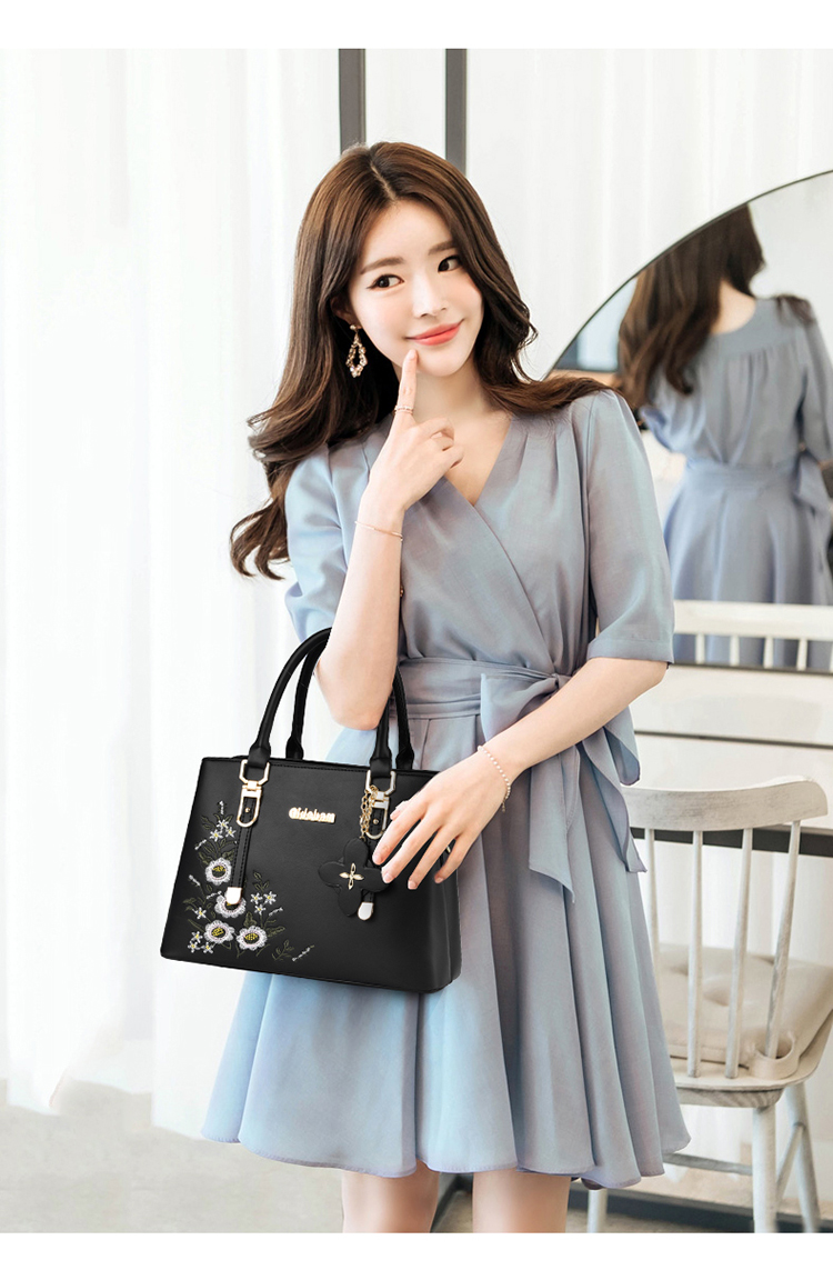 Túi đeo chéo nữ túi xách nữ công sở thêu hoa thời trang sang trọng phong cách Hàn Quốc TN125