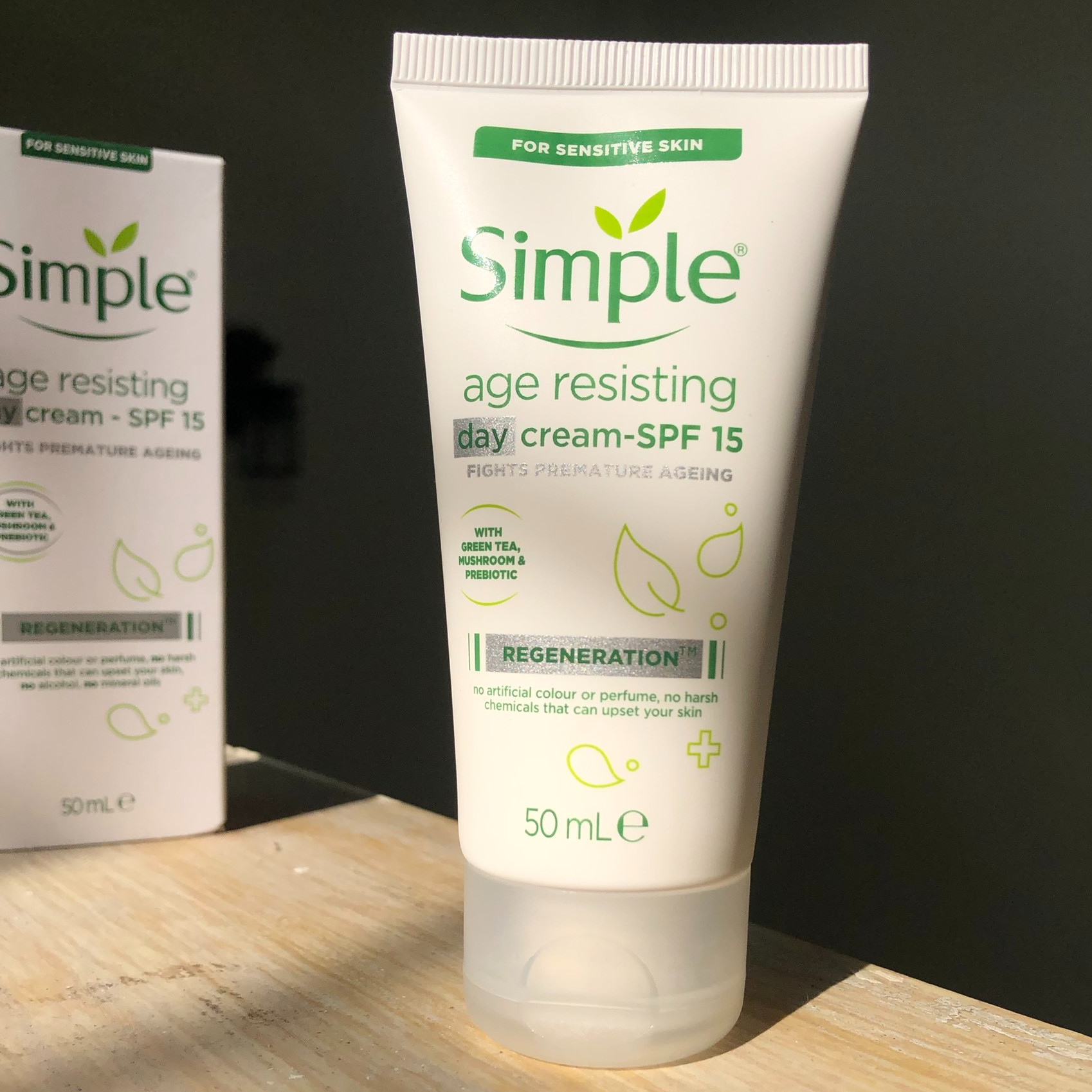 Kem chống lão hoá ngày Simple Age Resisting Day Cream SPF15 - 50ml