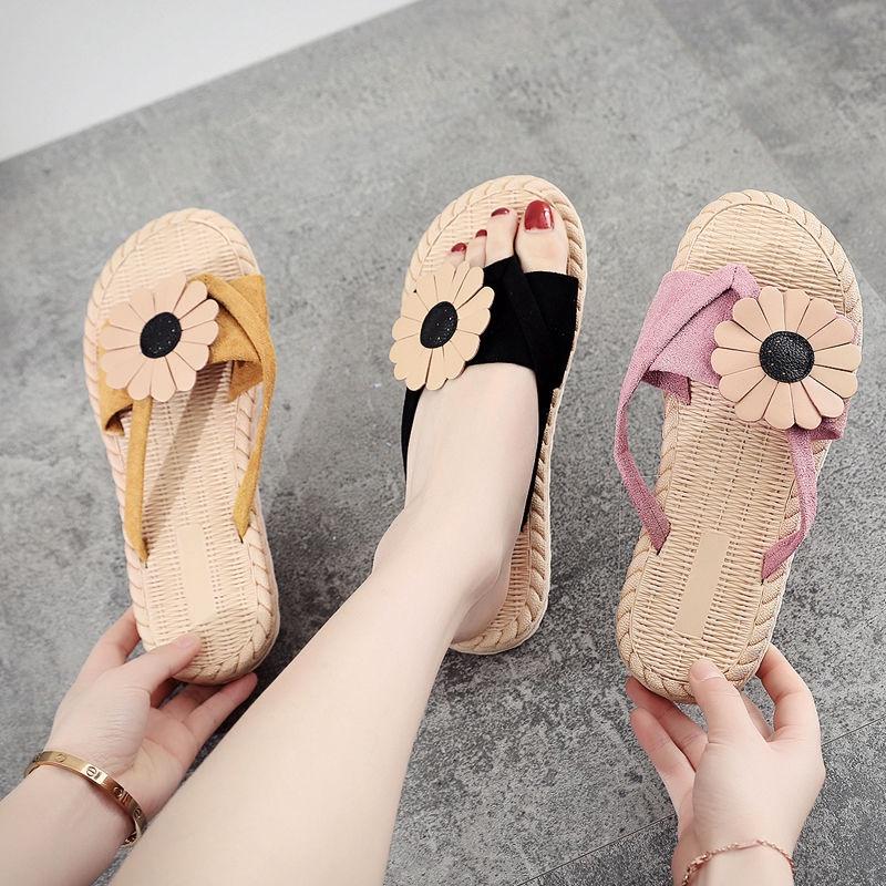 Women's summer's new flat slippers are worn for shopping, beach, beach, flip-flops, flip-flops