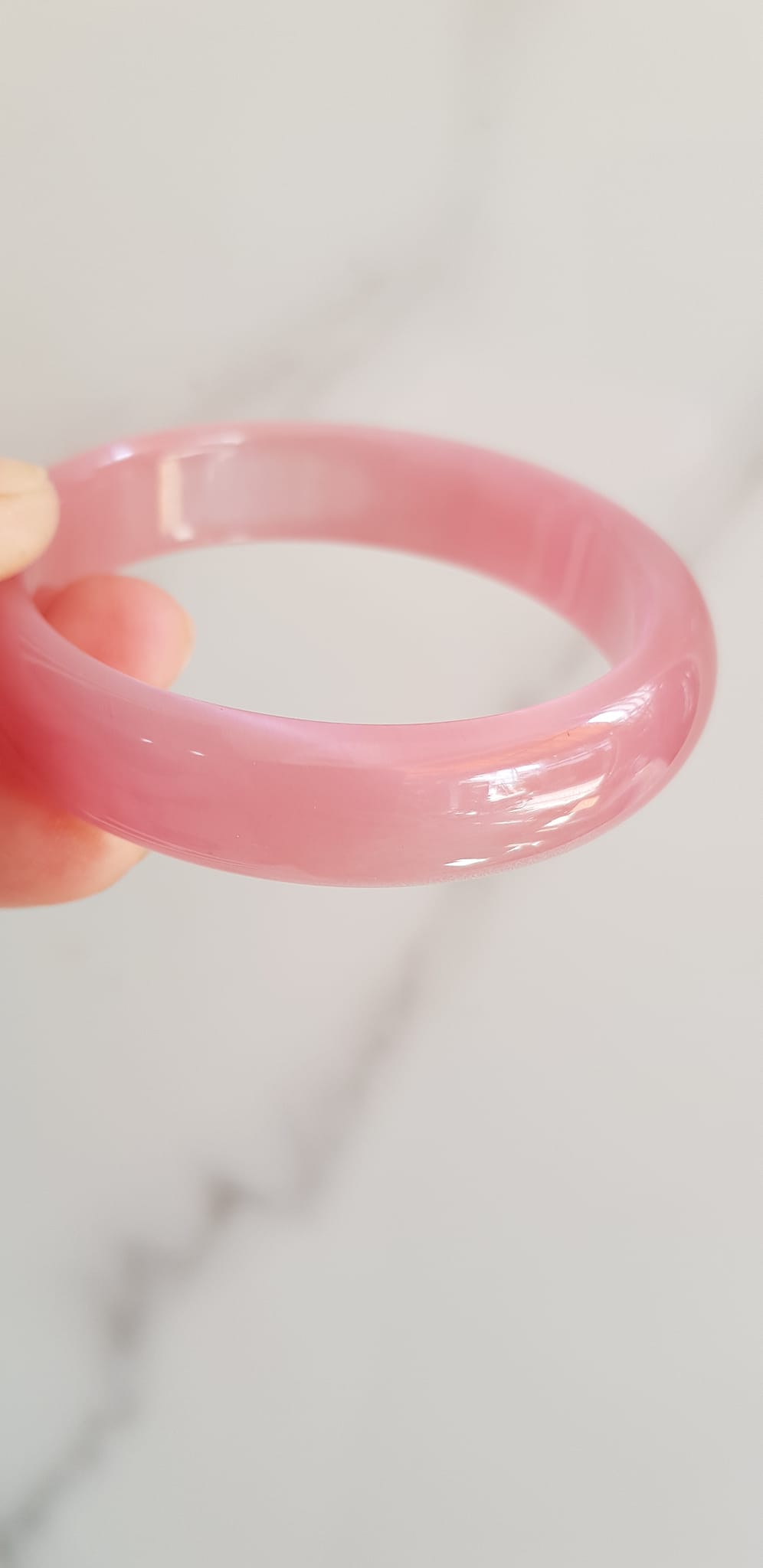 Vòng tay nữ đá mắt mèo hồng bản hẹ mới Ni 53mm x cao 13mm x dầy 7mm nữ 50kg - 57kg đeo màu hồng hồng nhẹ xinh tươi đẹp rẻ lắm chuẩn hợp nữ mệnh hỏa mệnh thổ ạ