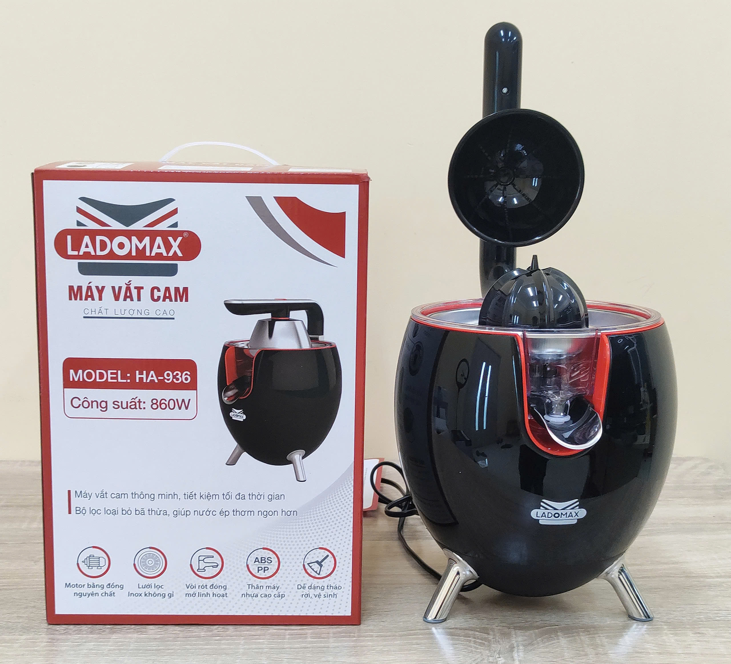 Máy vắt cam công suất lớn Ladomax - Công suất 860W - moto đồng - có linh kiện thay - Màu đen - Hàng chính hãng