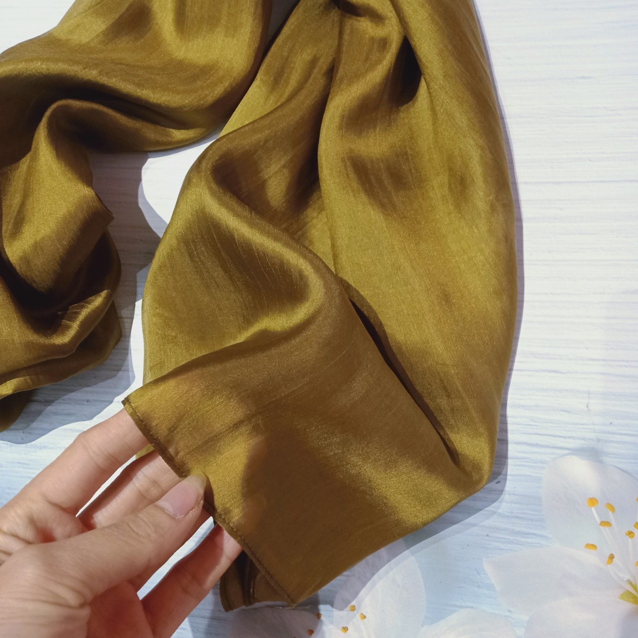 Khăn quàng cổ 100% tơ tằm của làng nghề truyền thống