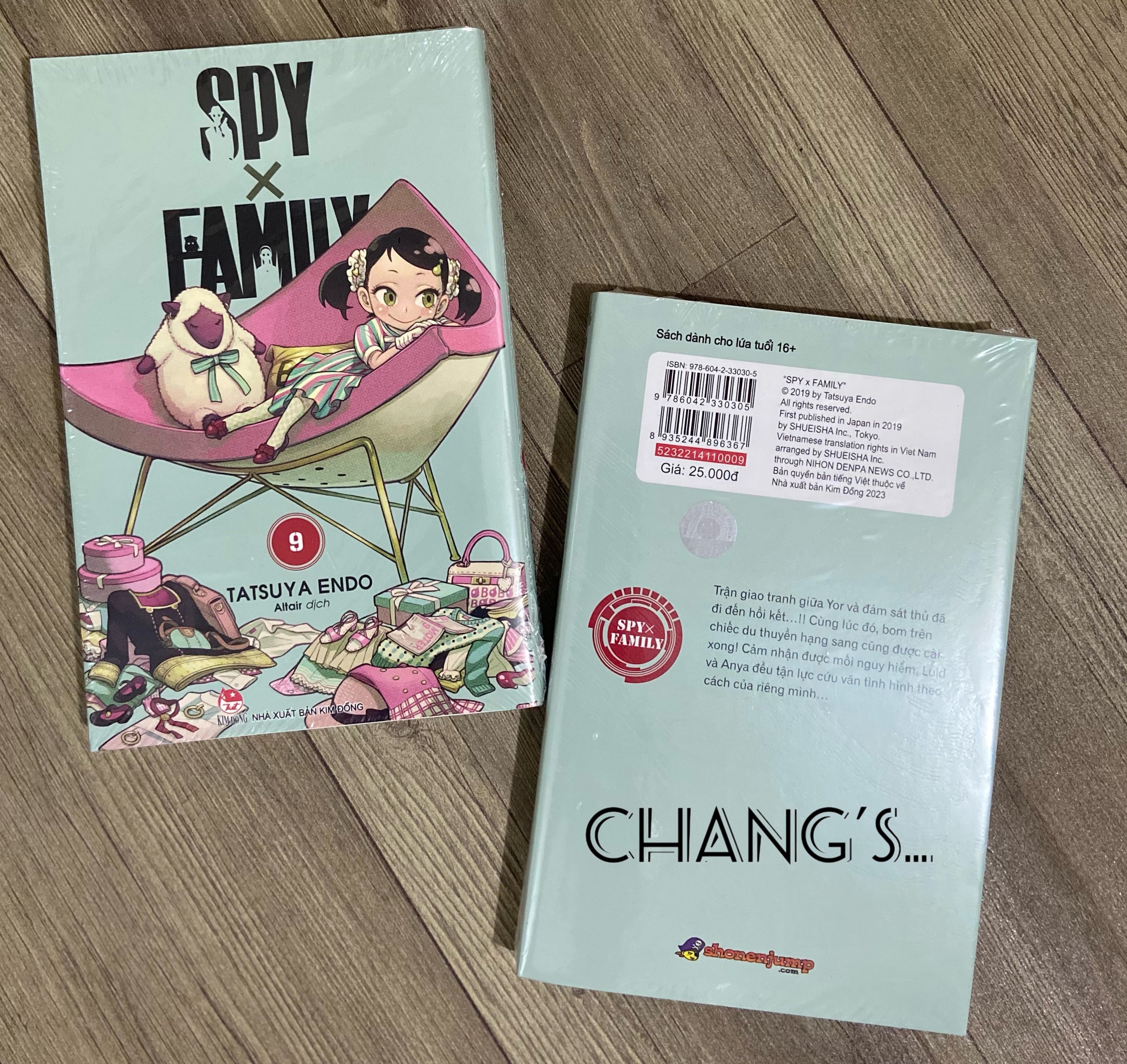 Spy x Family Tập 9 Limit kèm Set Bookmark + Poster + ống